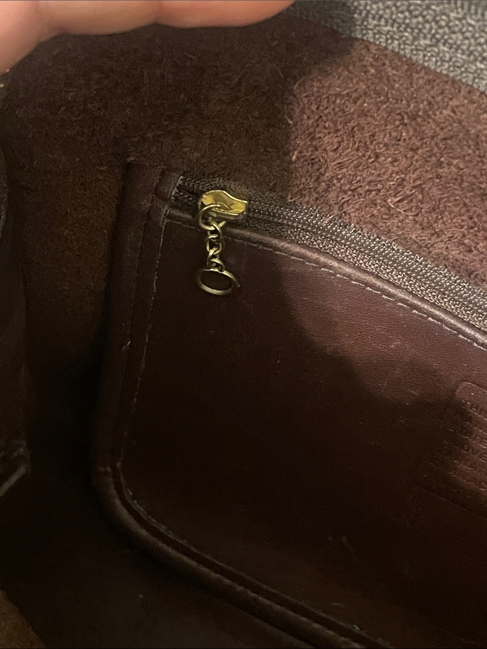 Vintage Coach Leather Crossbody zipper Bag in chocolate brown color - Picture 12 of 16